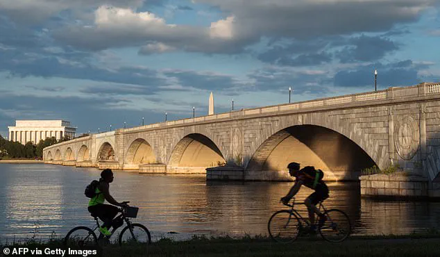 Late-Breaking: Trump's 'Triumphal Arch' to Surpass Arc de Triomphe, Lincoln Memorial in Unprecedented 250-Foot Monument for America's 250th Birthday