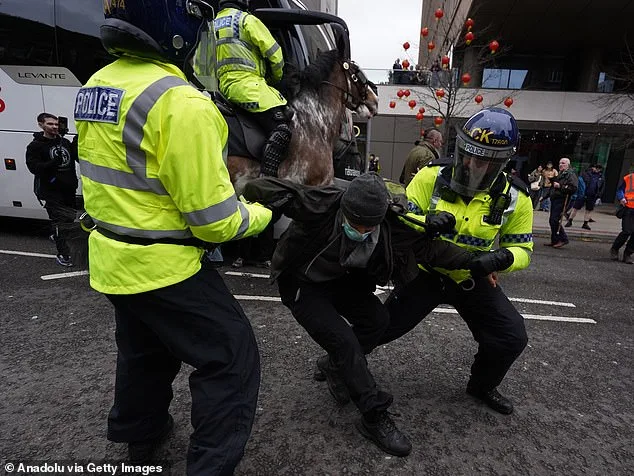 Eleven Arrested in Manchester Clashes Between Far-Right and Counter-Demonstrators Over Immigration Debate