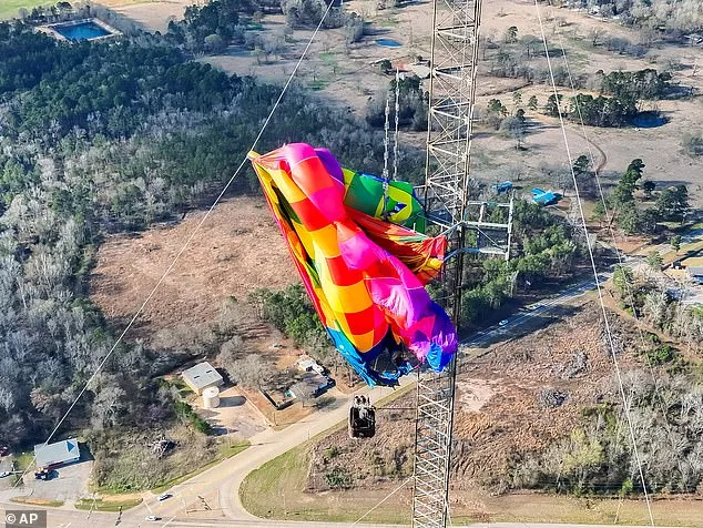 Dramatic Hot Air Balloon Rescue in Texas as Firefighters Scale Tower to Save Stranded Couple