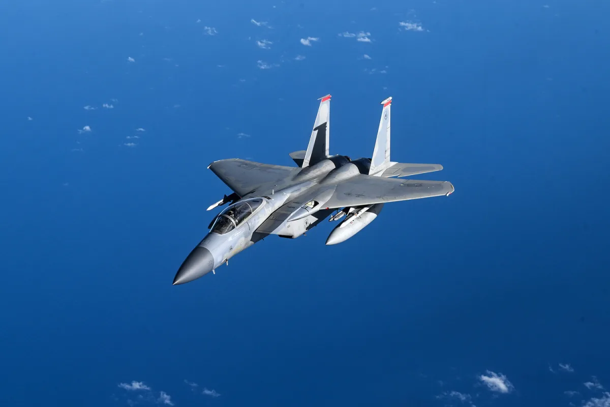 Iran Shoots Down U.S. F-15 Fighter Jet Near Kuwait Border, Escalating Tensions