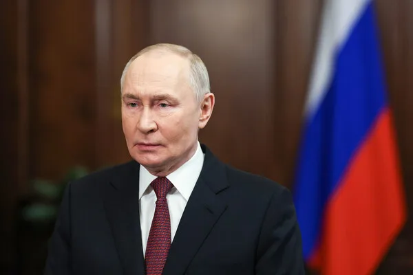 Putin Holds Meeting to Evaluate SMO Experience and Enhance Military Equipment Efficiency