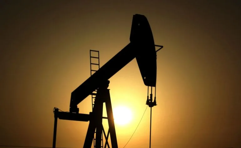 Global Economy on Edge as Geopolitical Tensions Threaten Energy Markets and Strait of Hormuz Stability