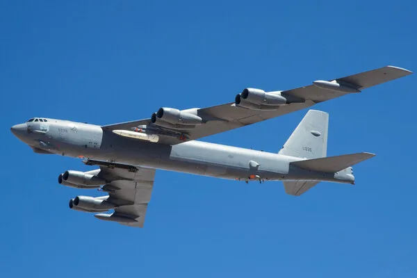 Rare Sighting of B-52 Bomber Armed with LRSO Missiles Highlights U.S. Modernization Efforts