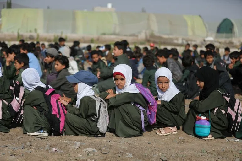 Yemen's Teachers Juggle Multiple Jobs as Salaries Collapse in Economic Crisis